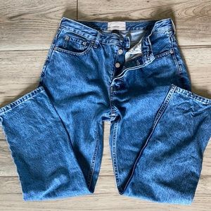 EVERLANE. 90s Cheeky Jean crop size 28.